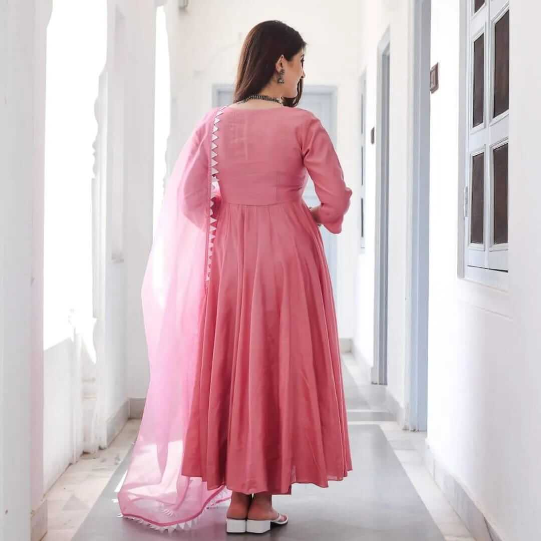 3 Pcs Women's Stitched Silk Embroidered Suit
2 haseen store